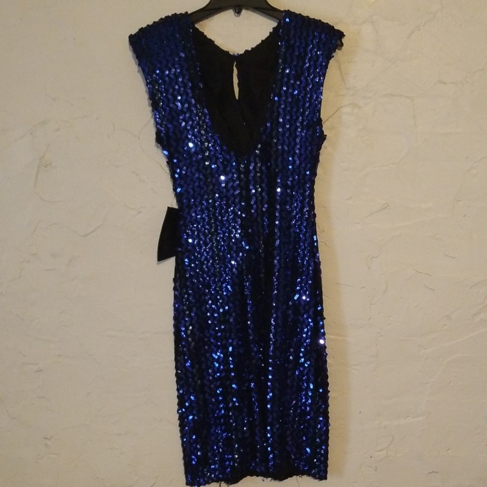 Dress - Picture 3 of 3